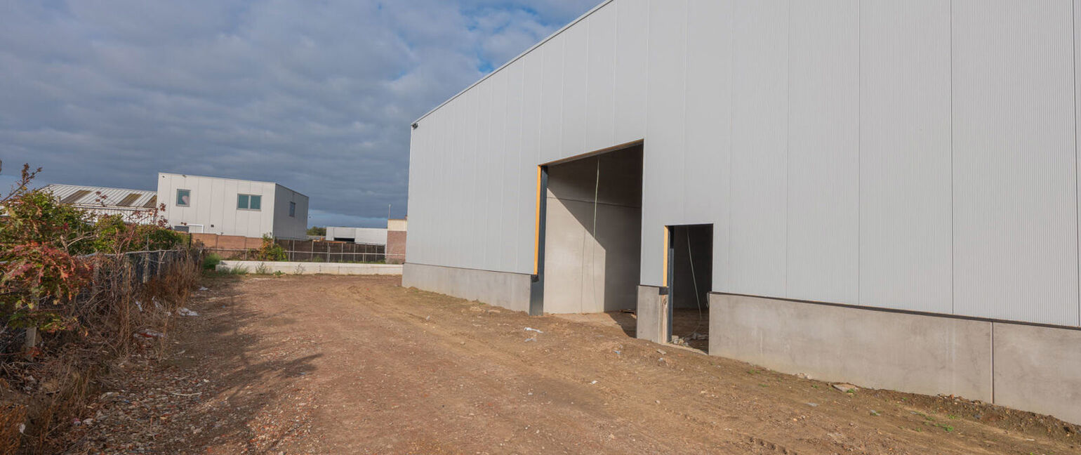Industrieel gebouw te huur in Maaseik
