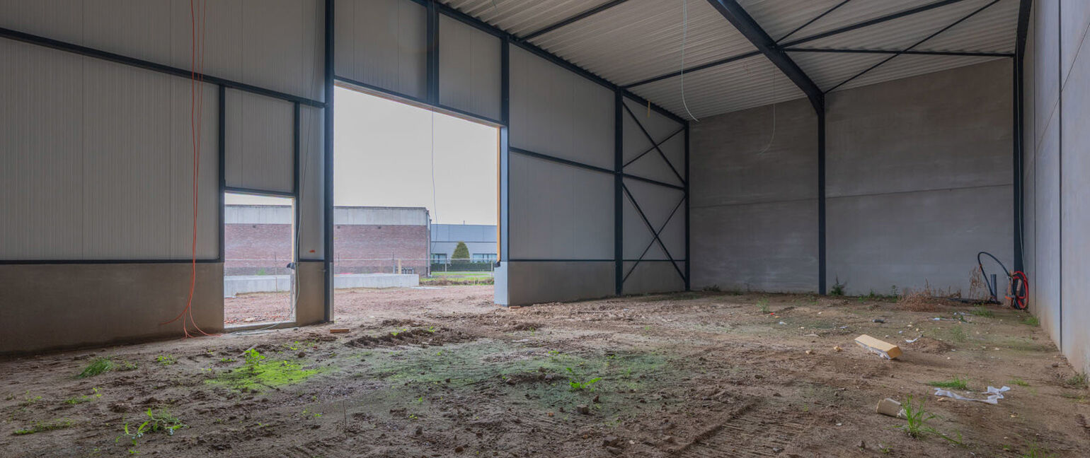 Industrieel gebouw te huur in Maaseik