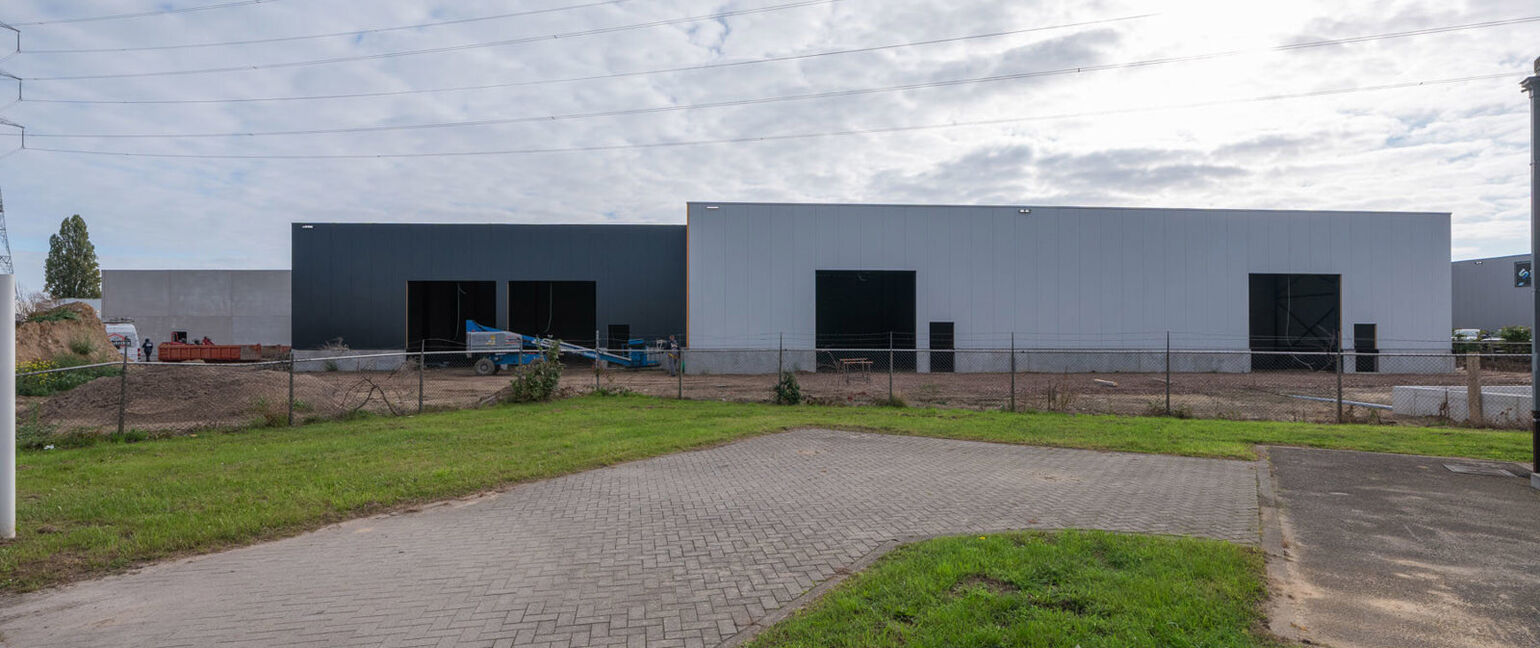 Industrieel gebouw te huur in Maaseik