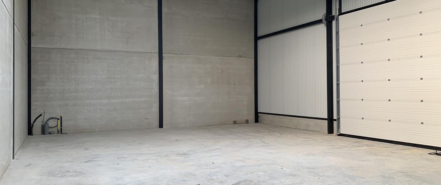 Industrieel gebouw te huur in Maaseik