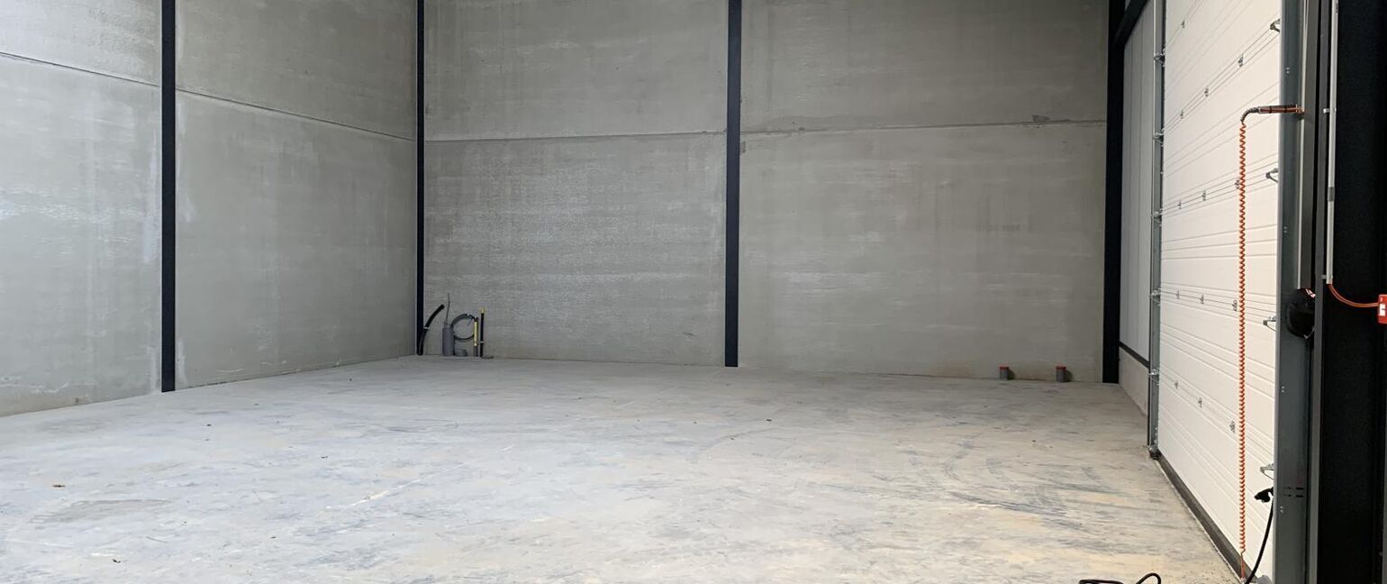 Industrieel gebouw te huur in Maaseik