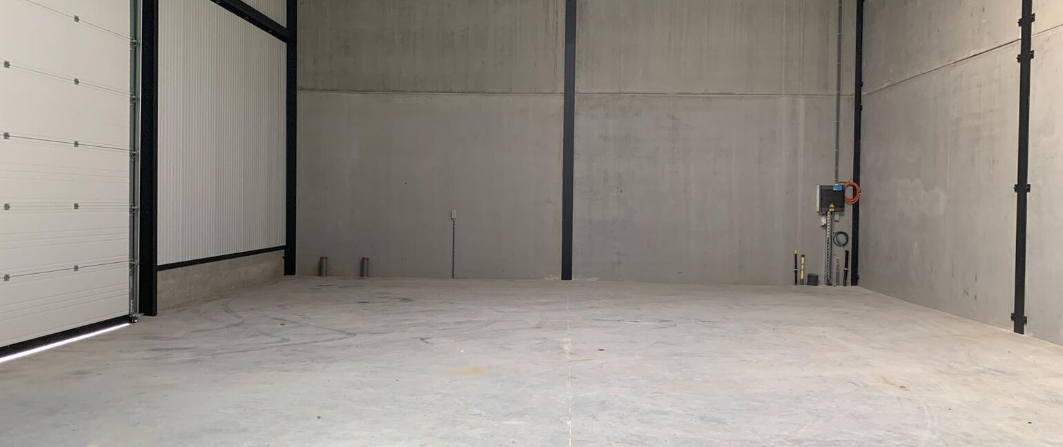 Industrieel gebouw te huur in Maaseik