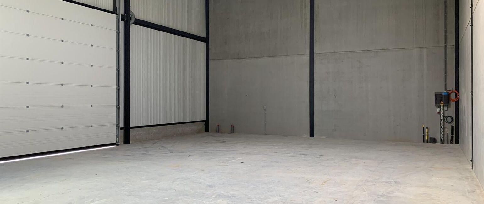 Industrieel gebouw te huur in Maaseik