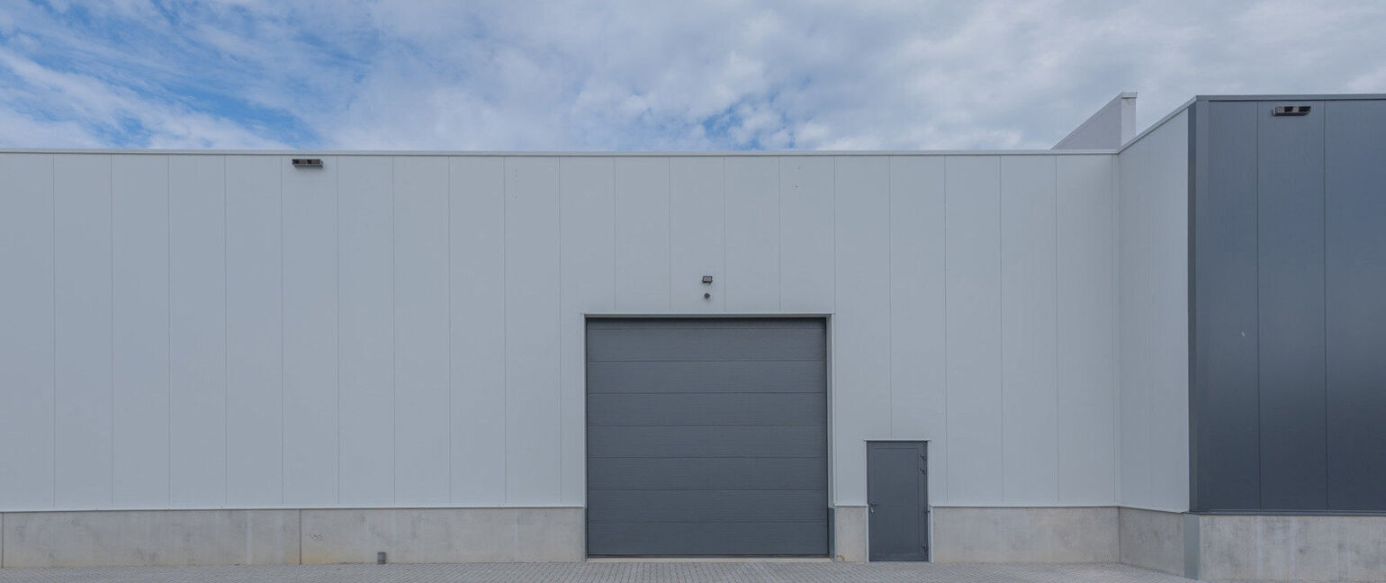 Industrieel gebouw te huur in Maaseik