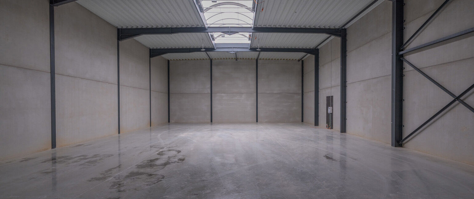 Industrieel gebouw te huur in Maaseik