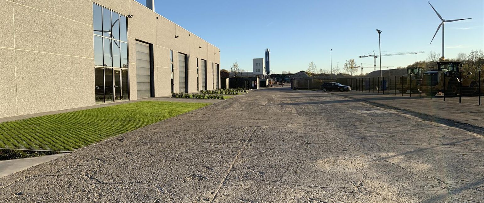 Industrieel gebouw te huur in Maasmechelen