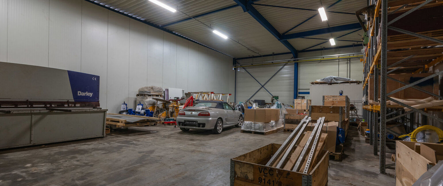 Industrieel gebouw te huur in Opglabbeek