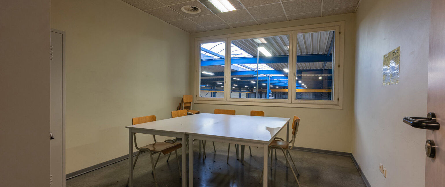 Industrieel gebouw te huur in Oudsbergen