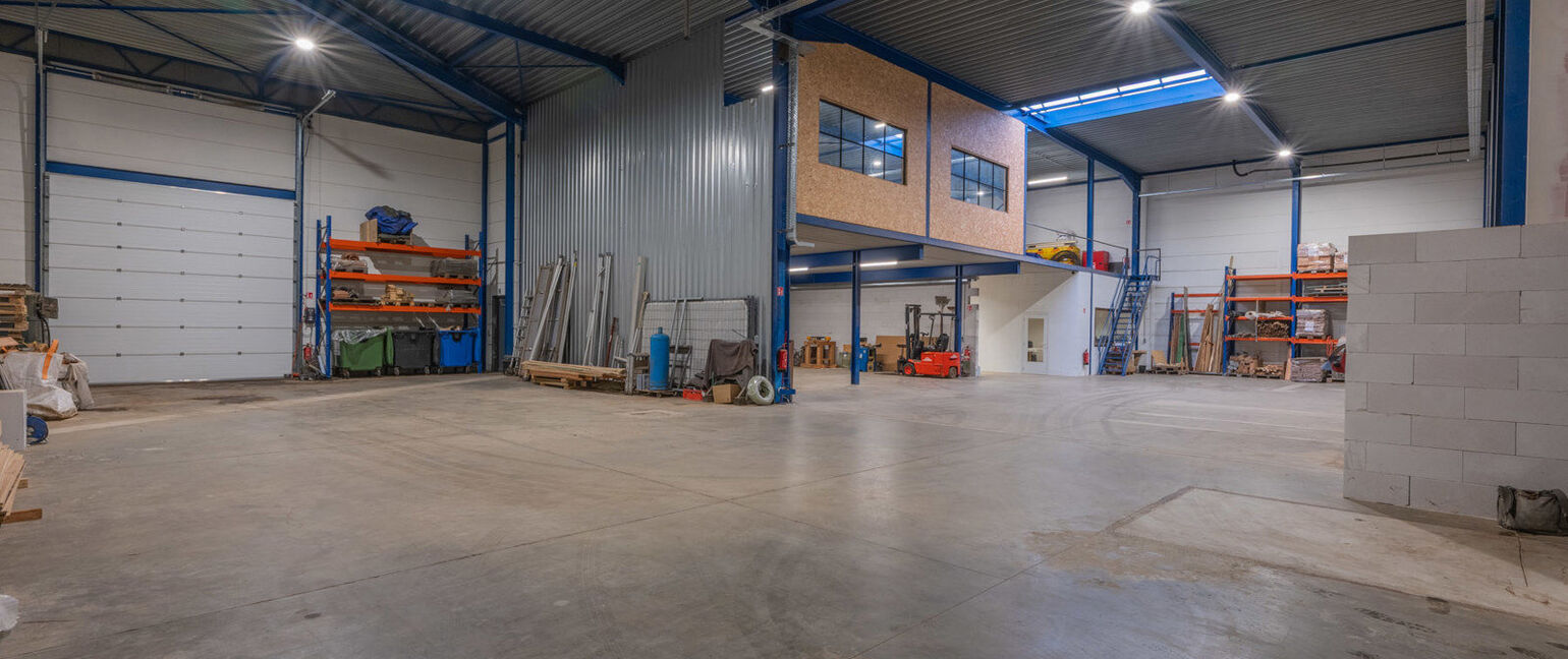 Industrieel gebouw te koop in Bree