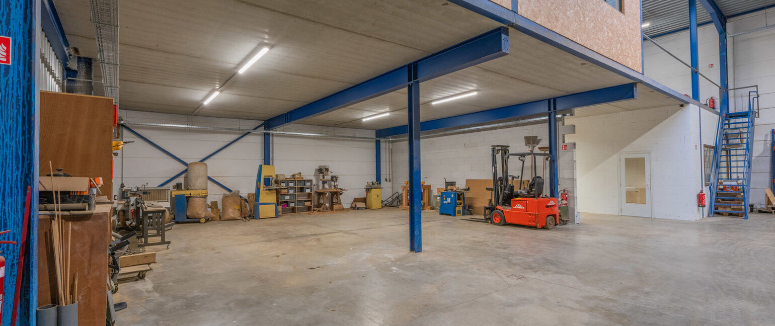 Industrieel gebouw te koop in Bree