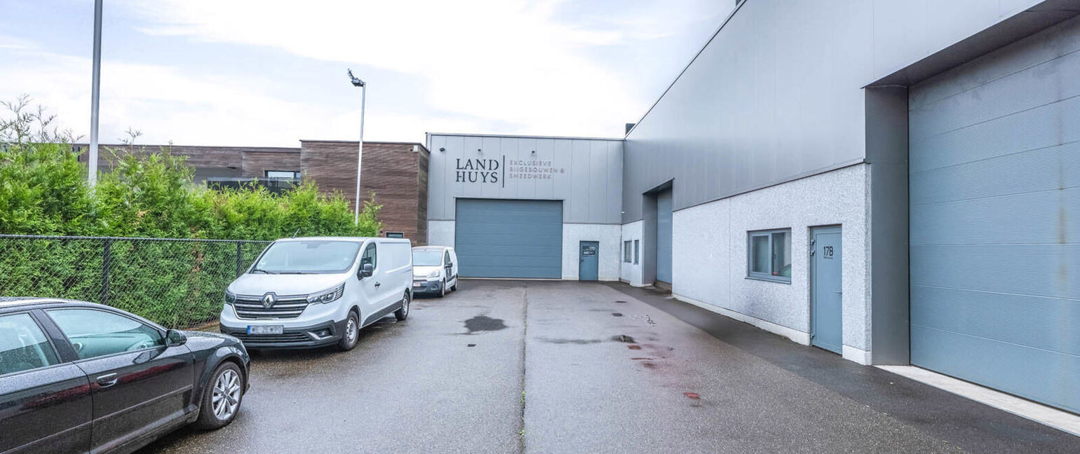 Industrieel gebouw te koop in Bree