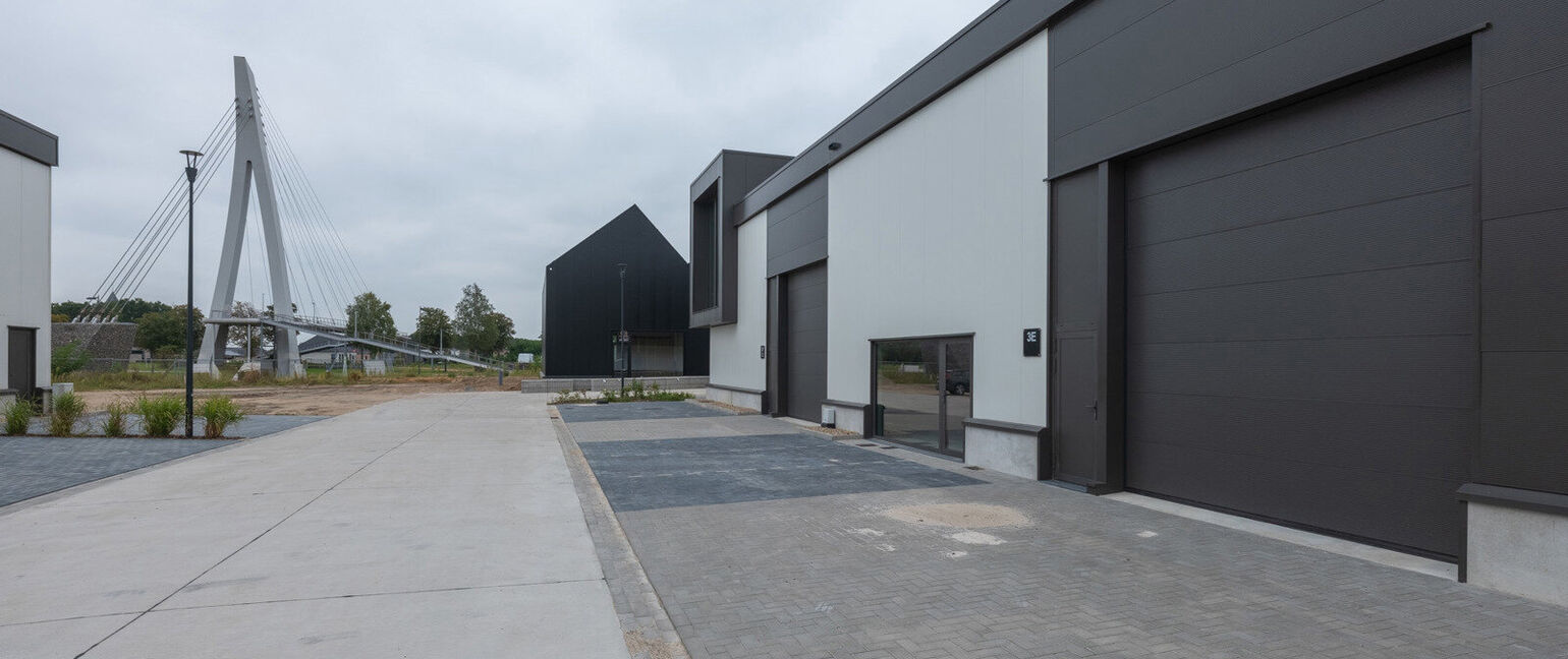 Industrieel gebouw te koop in Dilsen-Stokkem