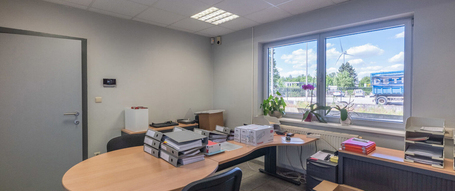 Industrieel gebouw te koop in Dilsen-Stokkem