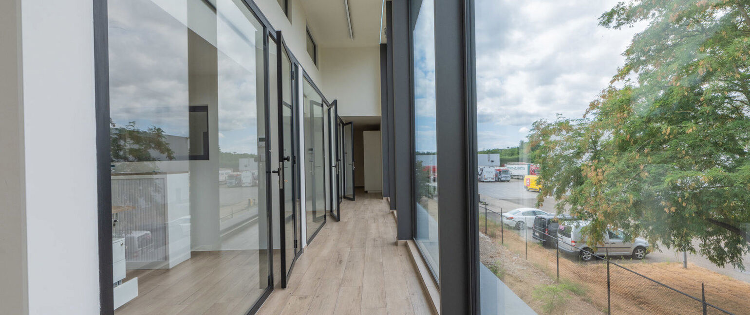Industrieel gebouw te koop in Dilsen-Stokkem