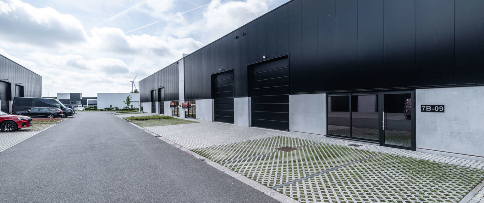 Industrieel gebouw te koop in Genk