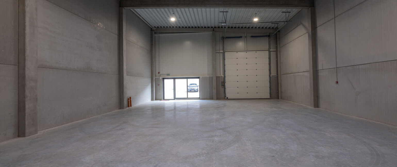 Industrieel gebouw te koop in Genk