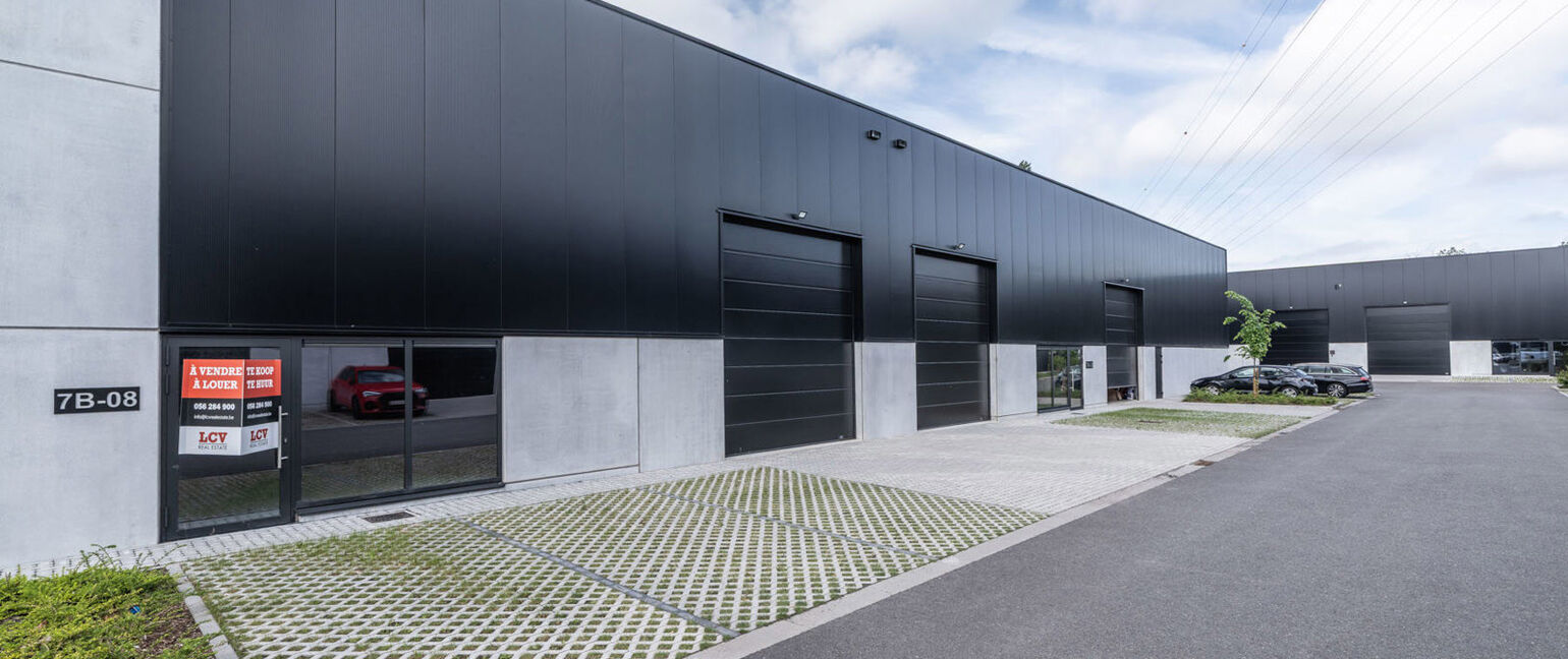 Industrieel gebouw te koop in Genk