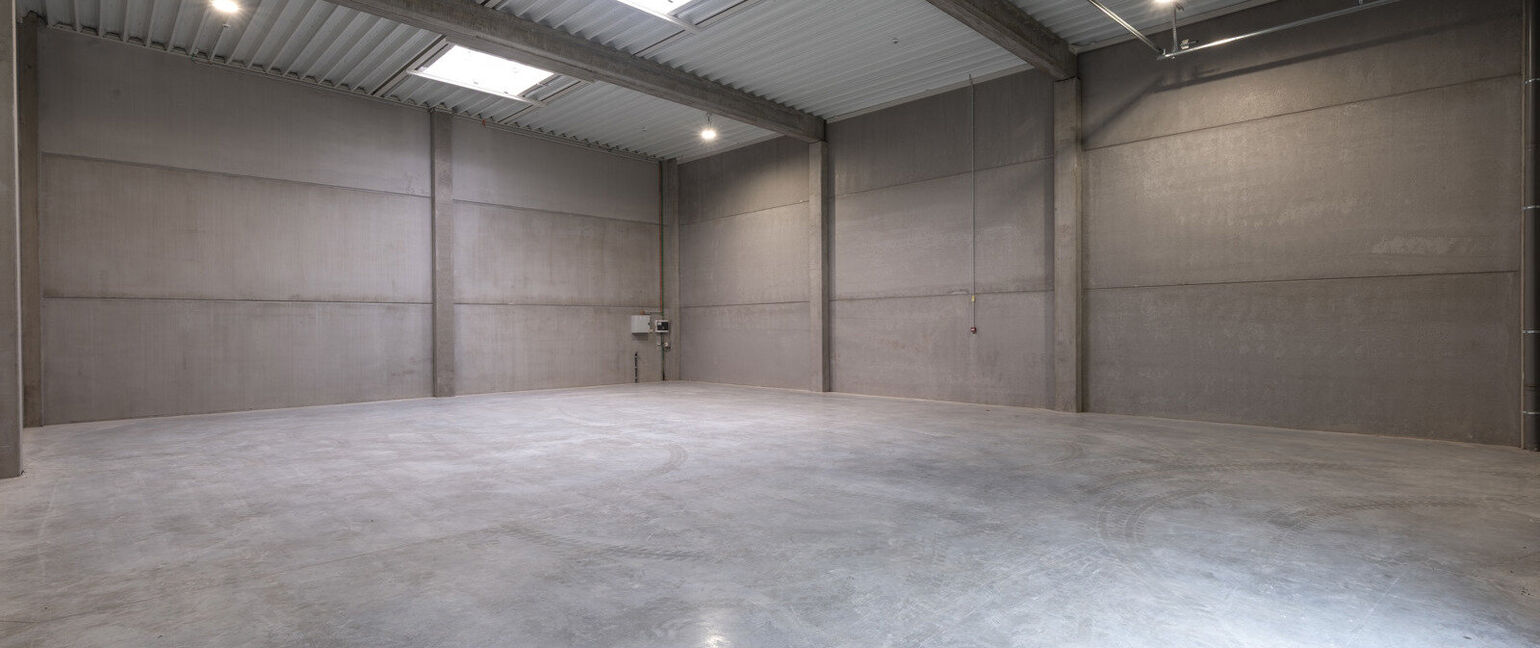 Industrieel gebouw te koop in Genk