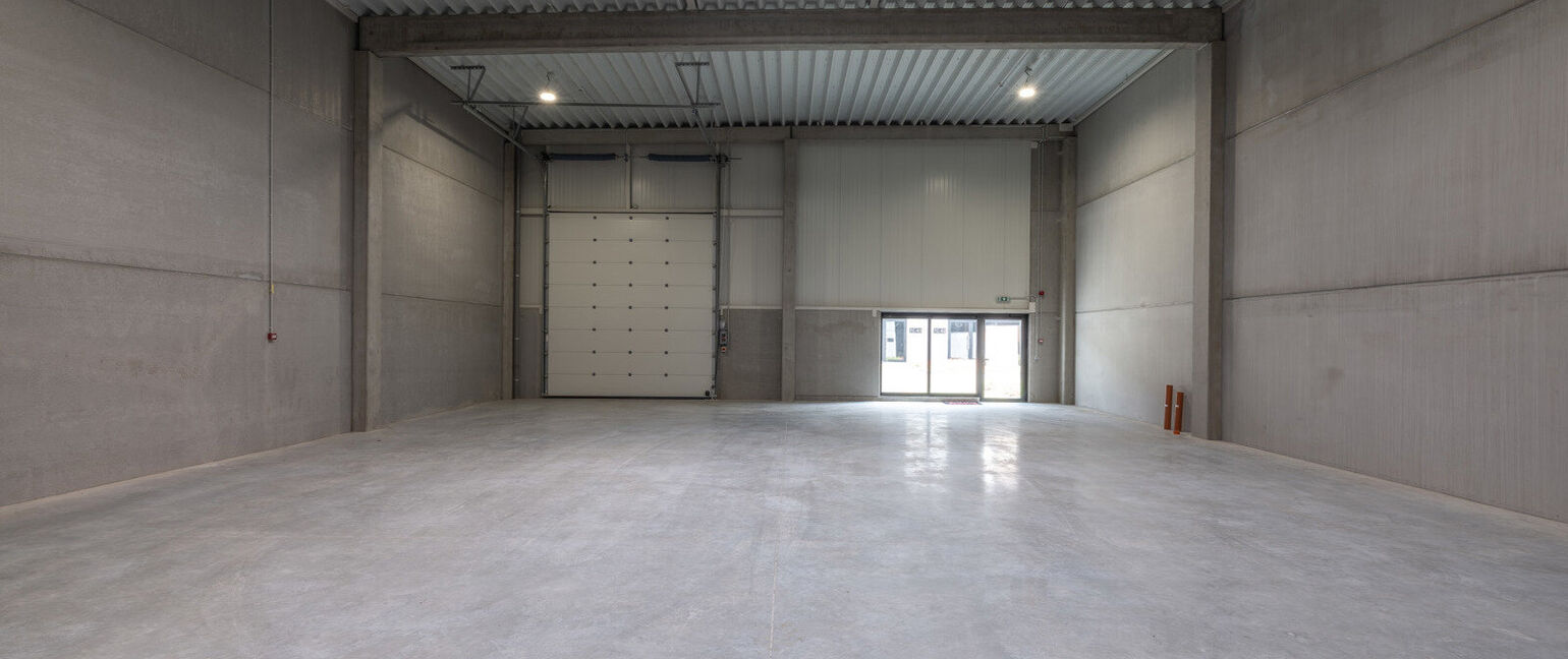 Industrieel gebouw te koop in Genk