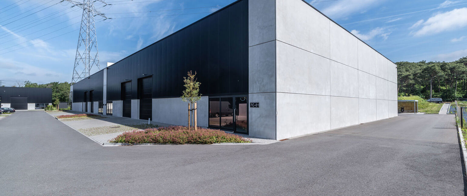 Industrieel gebouw te koop in Genk