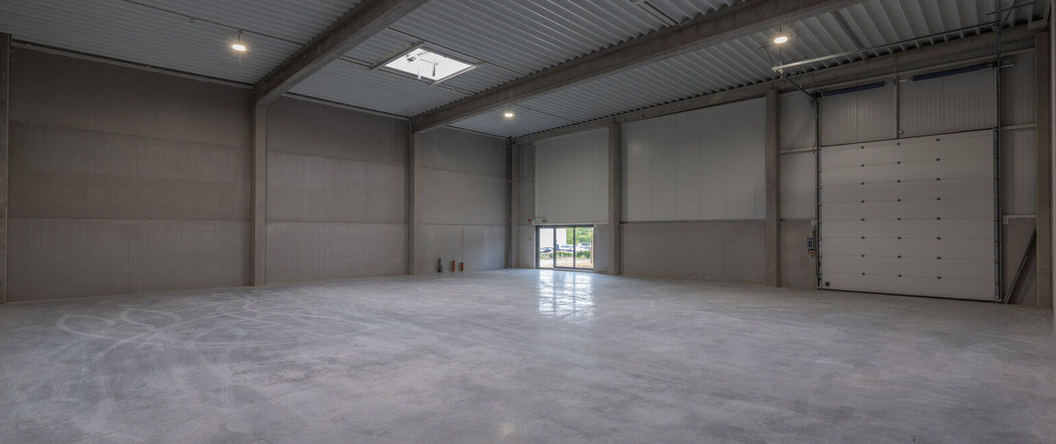 Industrieel gebouw te koop in Genk