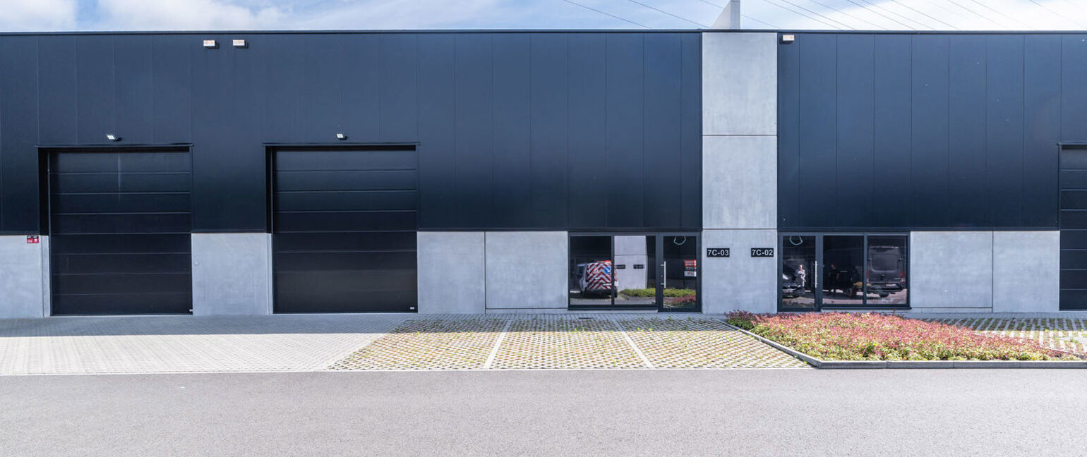 Industrieel gebouw te koop in Genk
