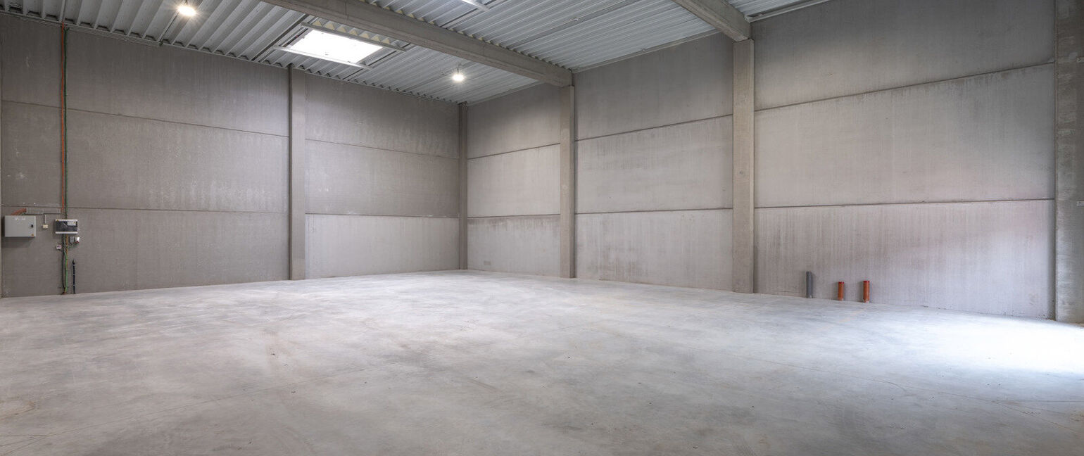 Industrieel gebouw te koop in Genk
