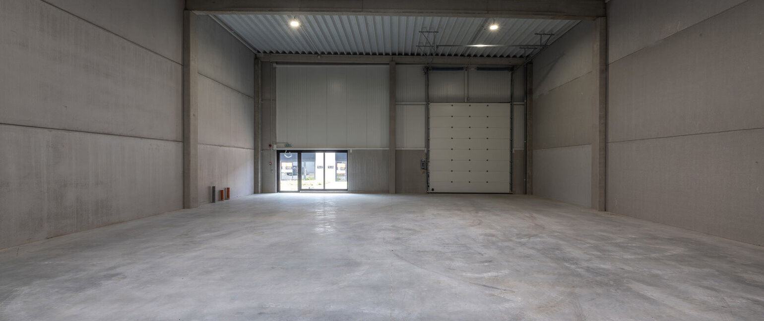 Industrieel gebouw te koop in Genk
