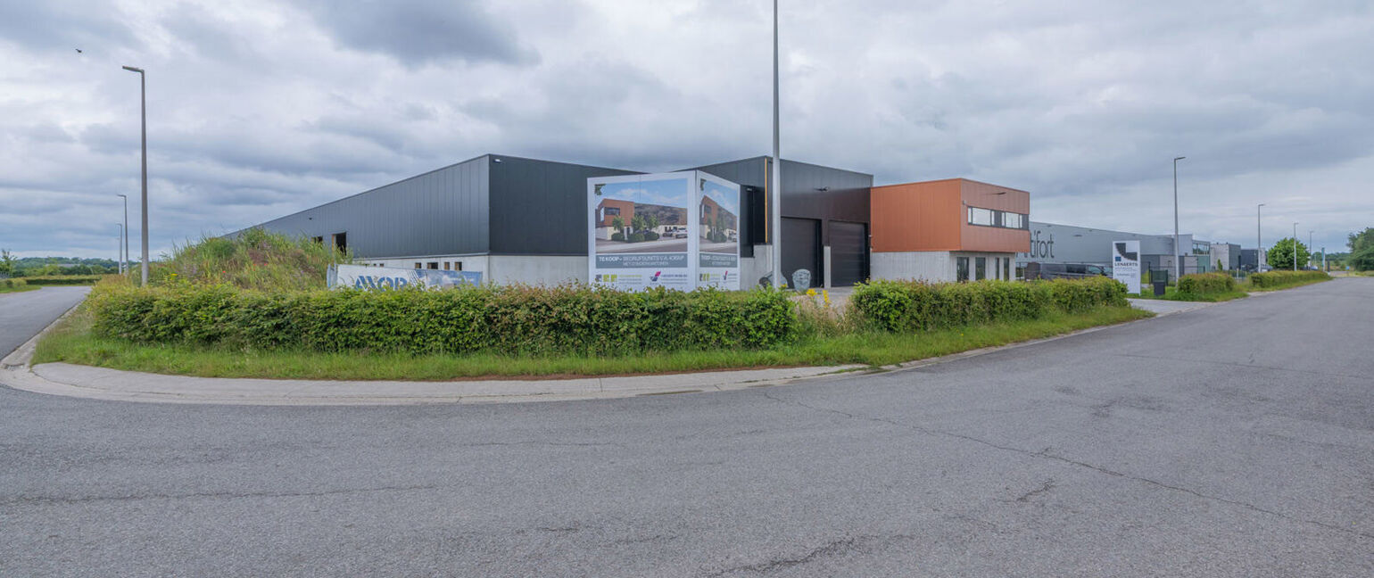 Industrieel gebouw te koop in Lanaken
