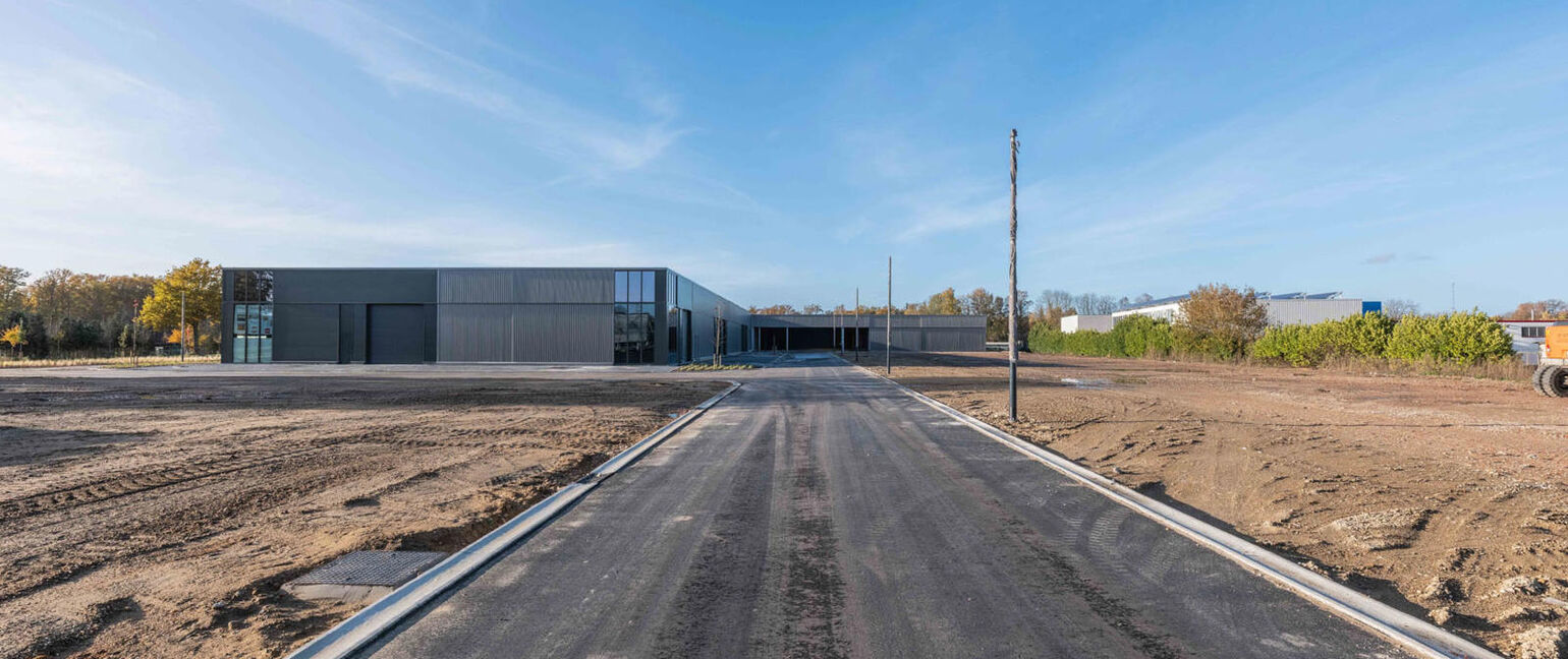 Industrieel gebouw te koop in Maaseik