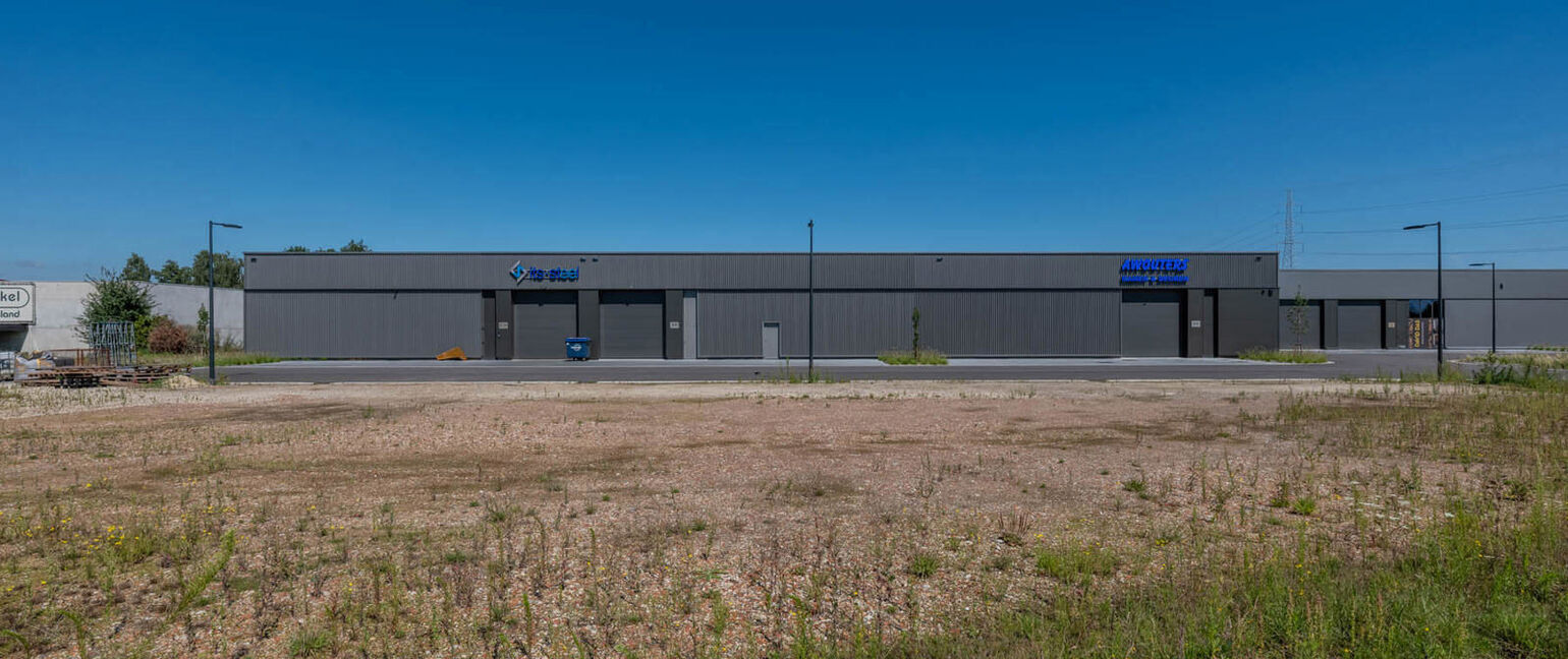 Industrieel gebouw te koop in Maaseik