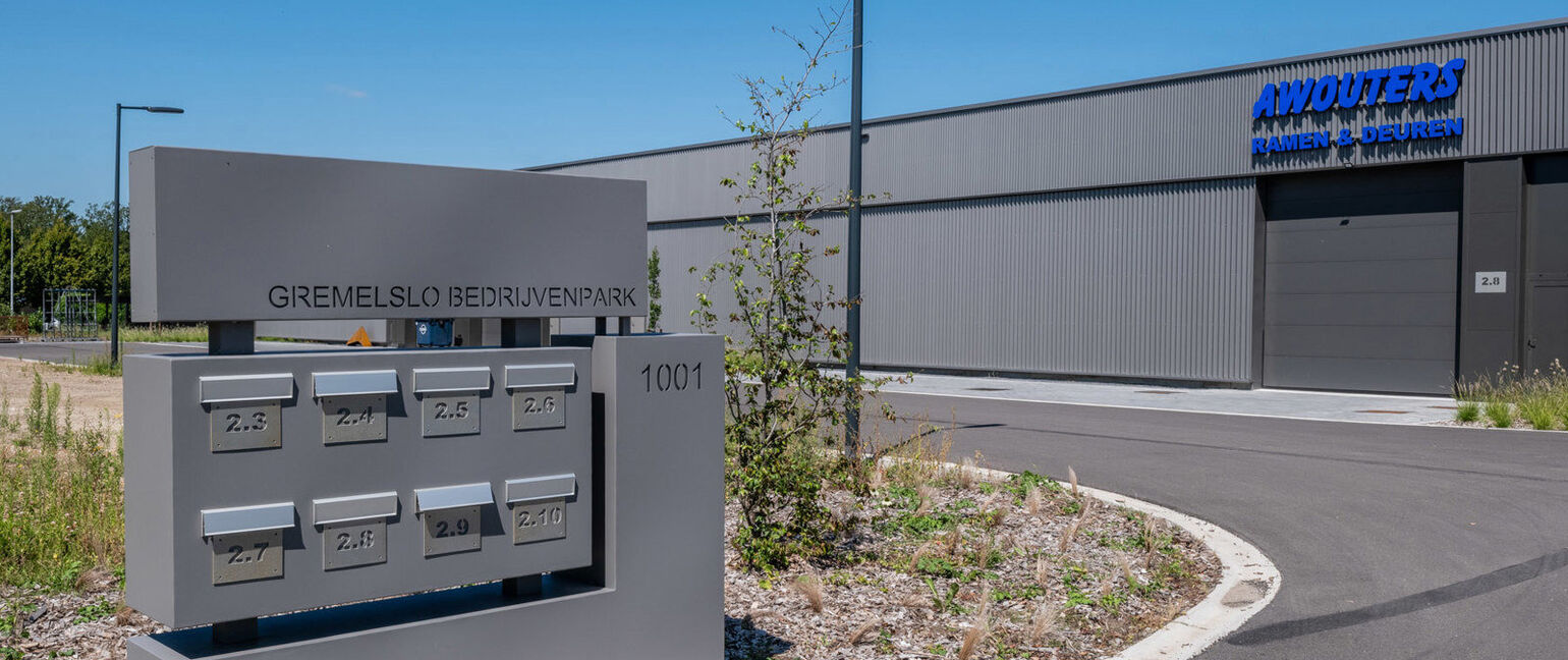 Industrieel gebouw te koop in Maaseik