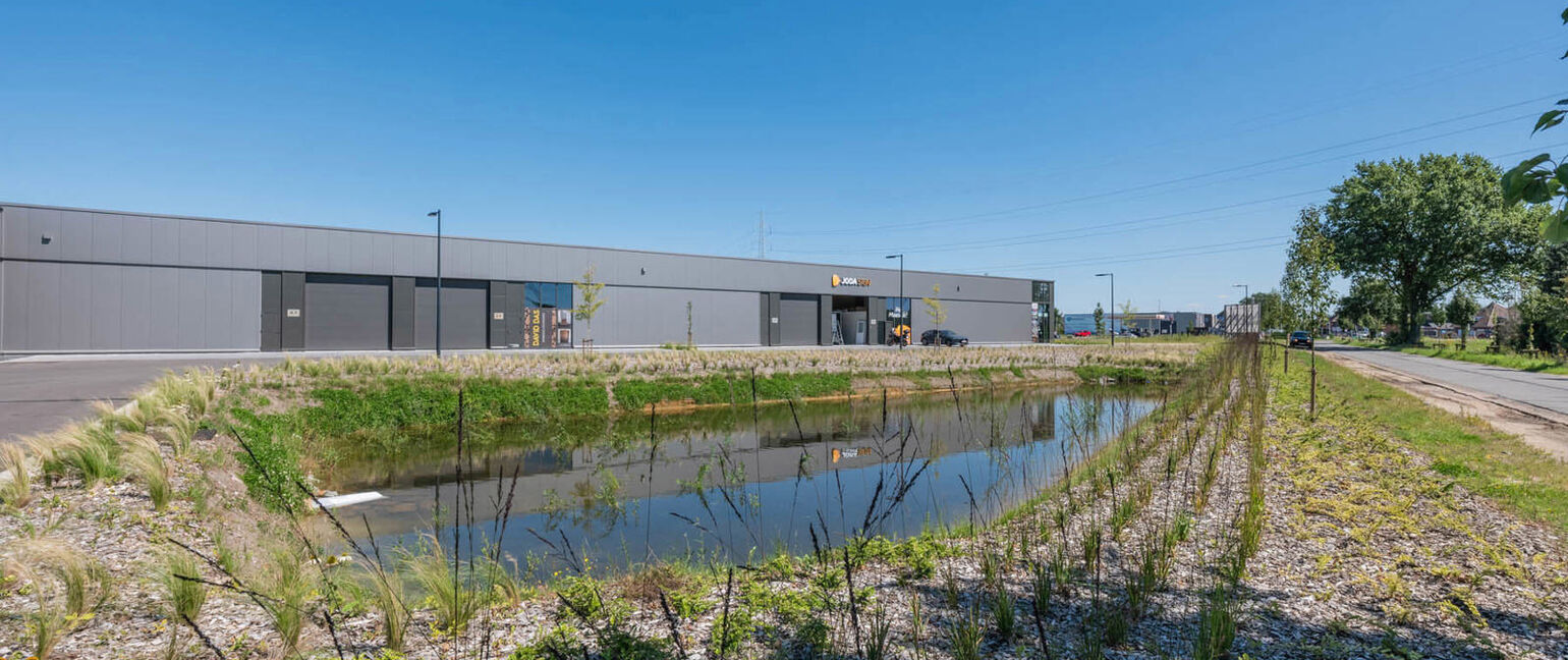 Industrieel gebouw te koop in Maaseik