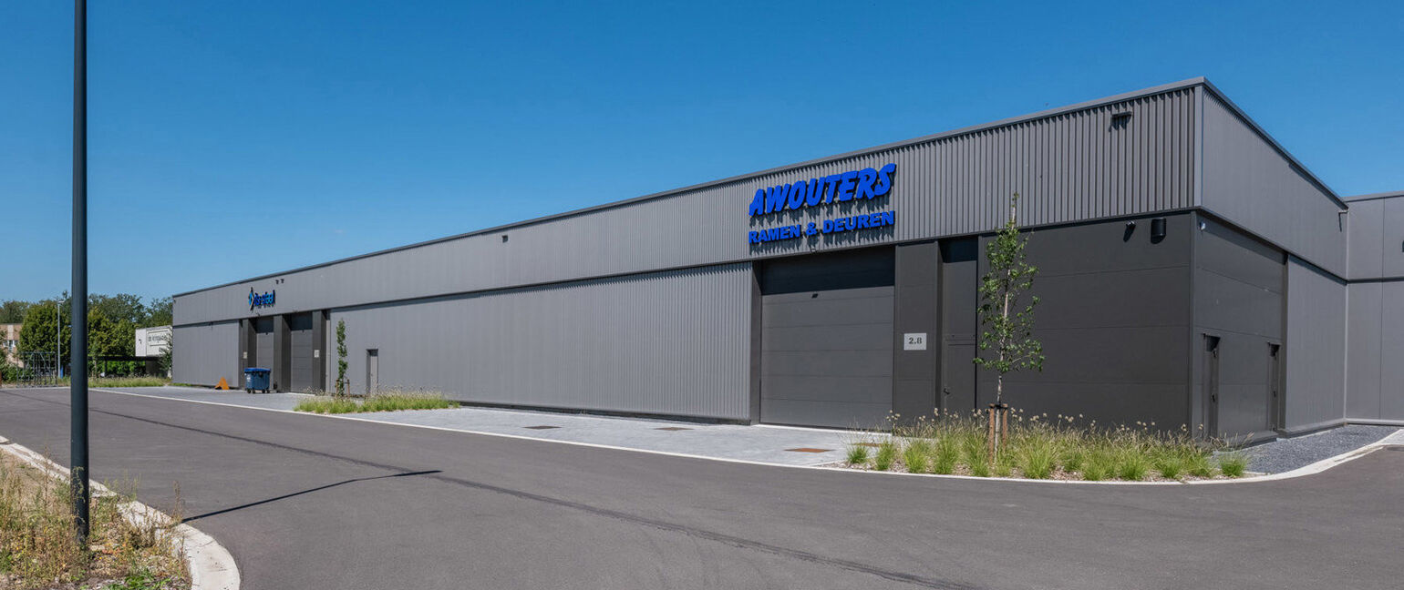 Industrieel gebouw te koop in Maaseik