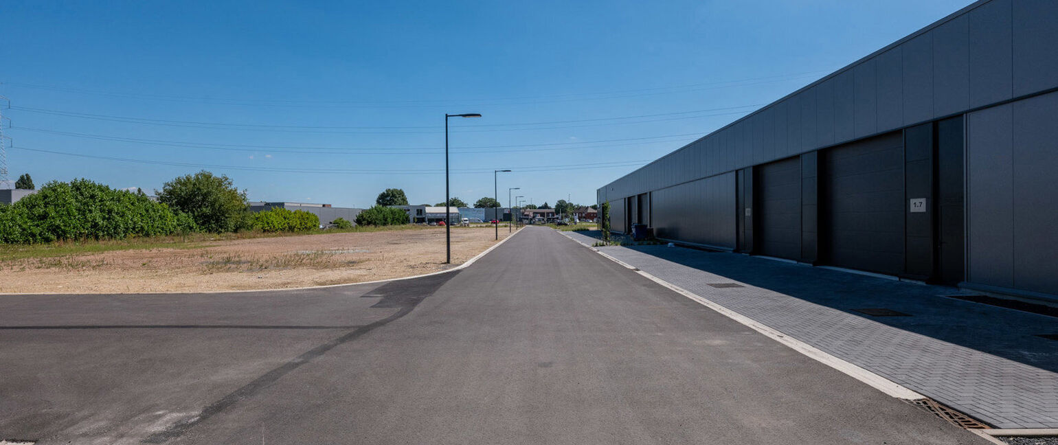 Industrieel gebouw te koop in Maaseik