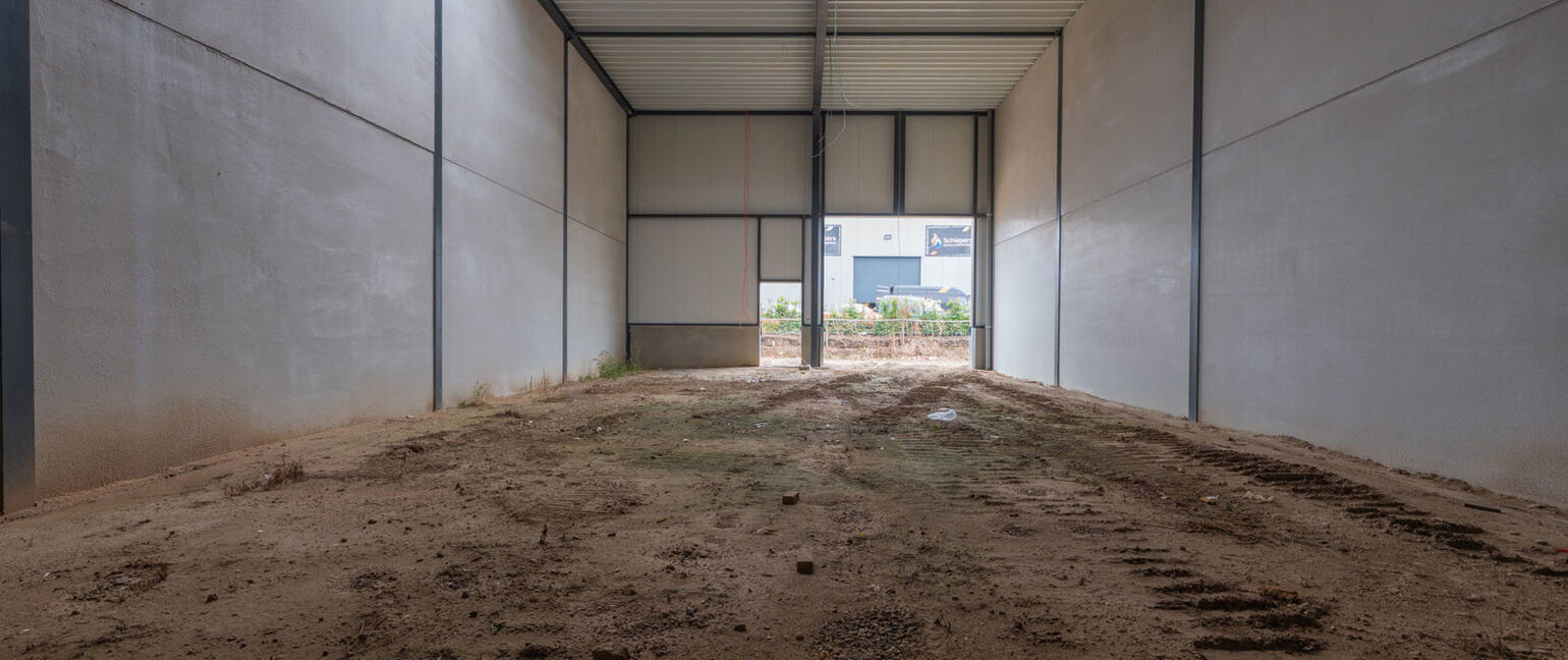 Industrieel gebouw te koop in Maaseik