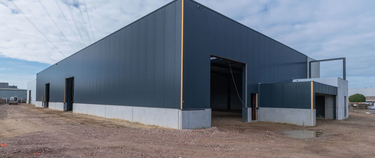 Industrieel gebouw te koop in Maaseik