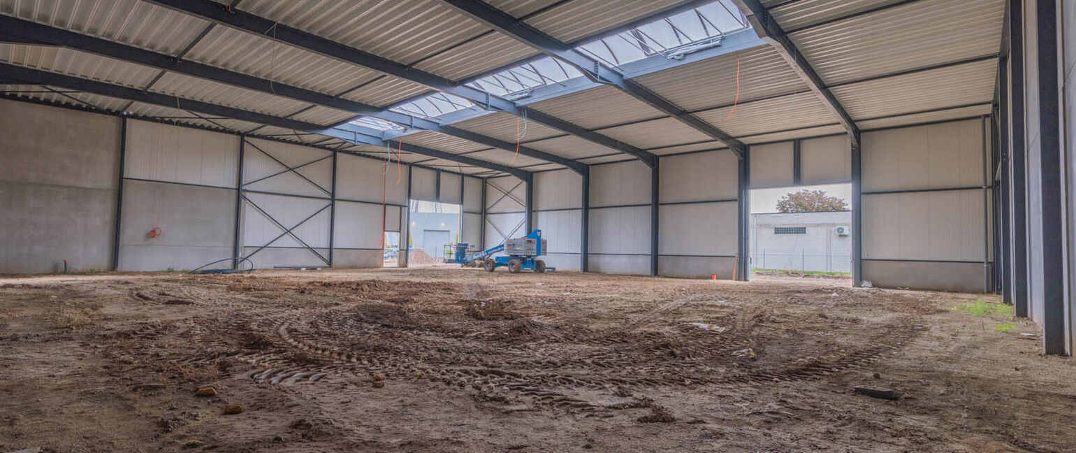 Industrieel gebouw te koop in Maaseik