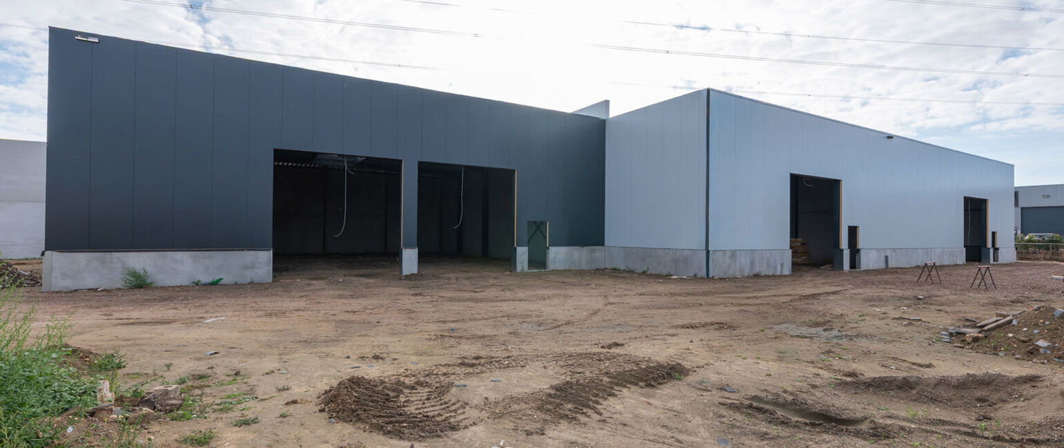Industrieel gebouw te koop in Maaseik