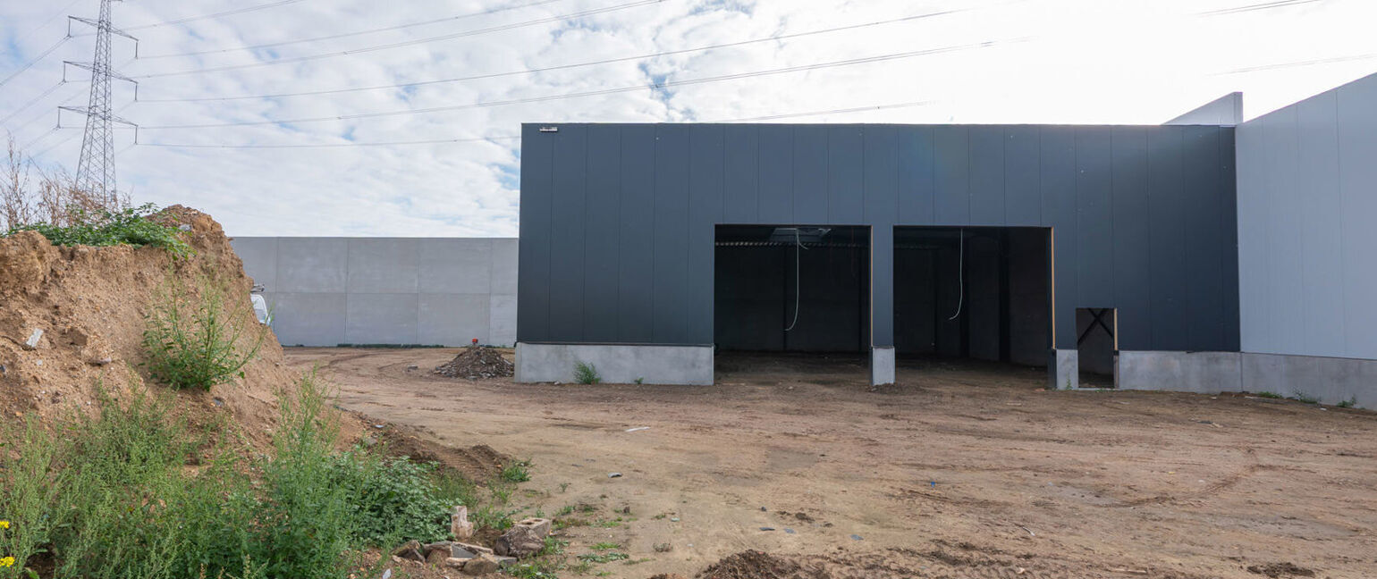 Industrieel gebouw te koop in Maaseik