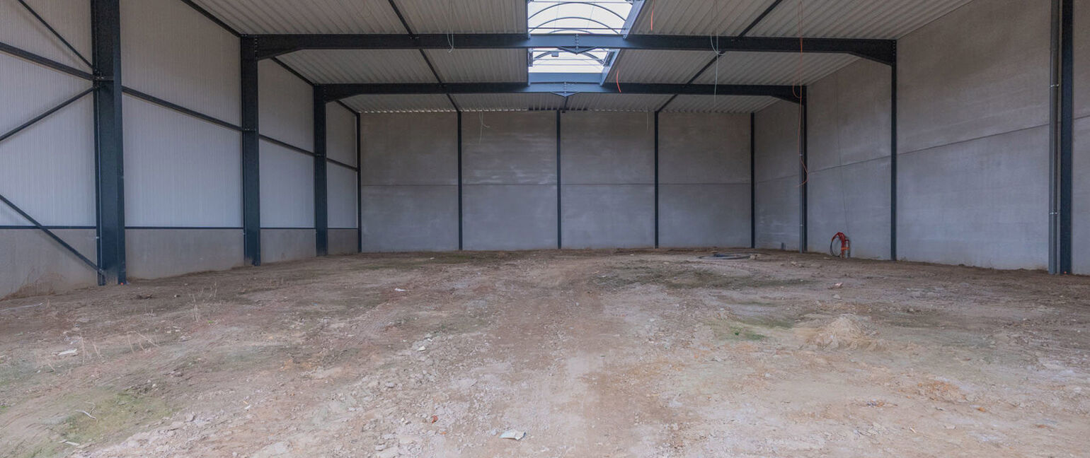 Industrieel gebouw te koop in Maaseik