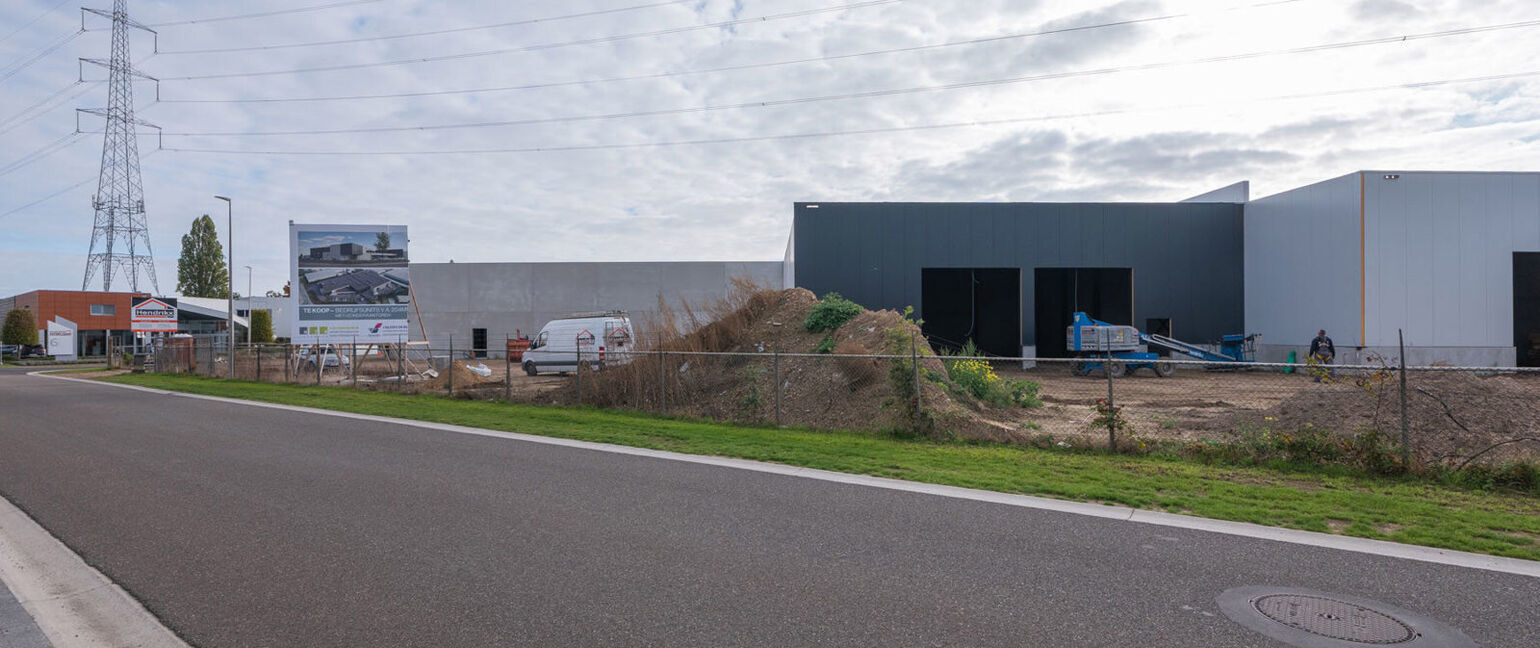 Industrieel gebouw te koop in Maaseik