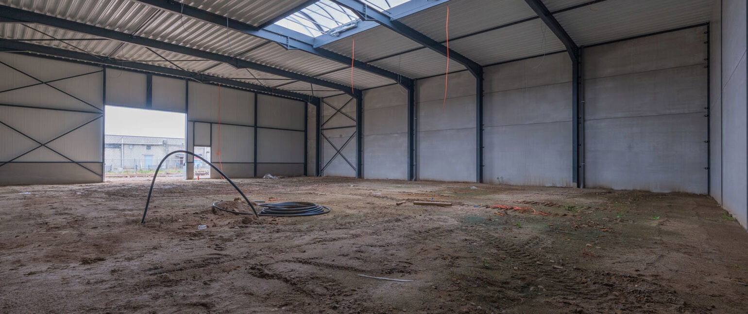 Industrieel gebouw te koop in Maaseik