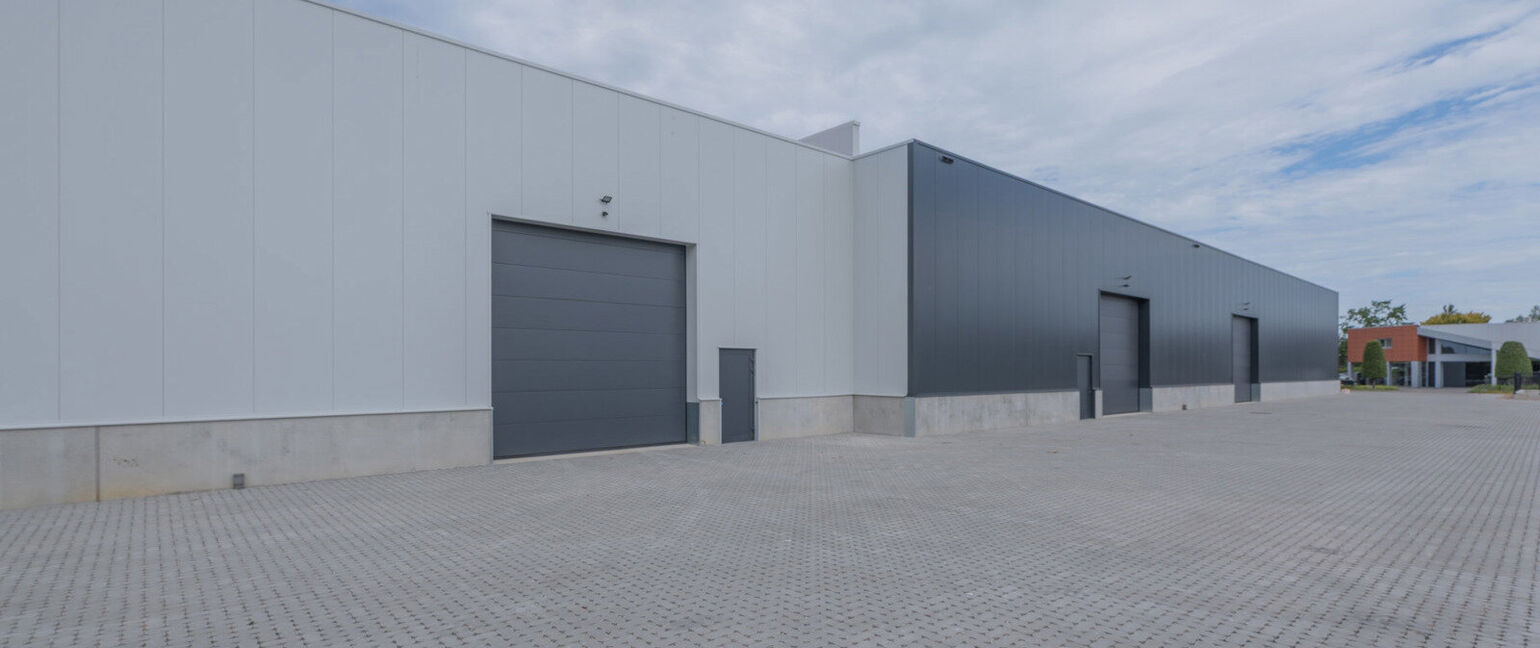 Industrieel gebouw te koop in Maaseik