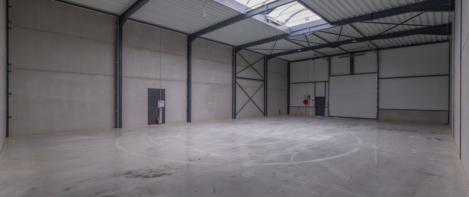 Industrieel gebouw te koop in Maaseik