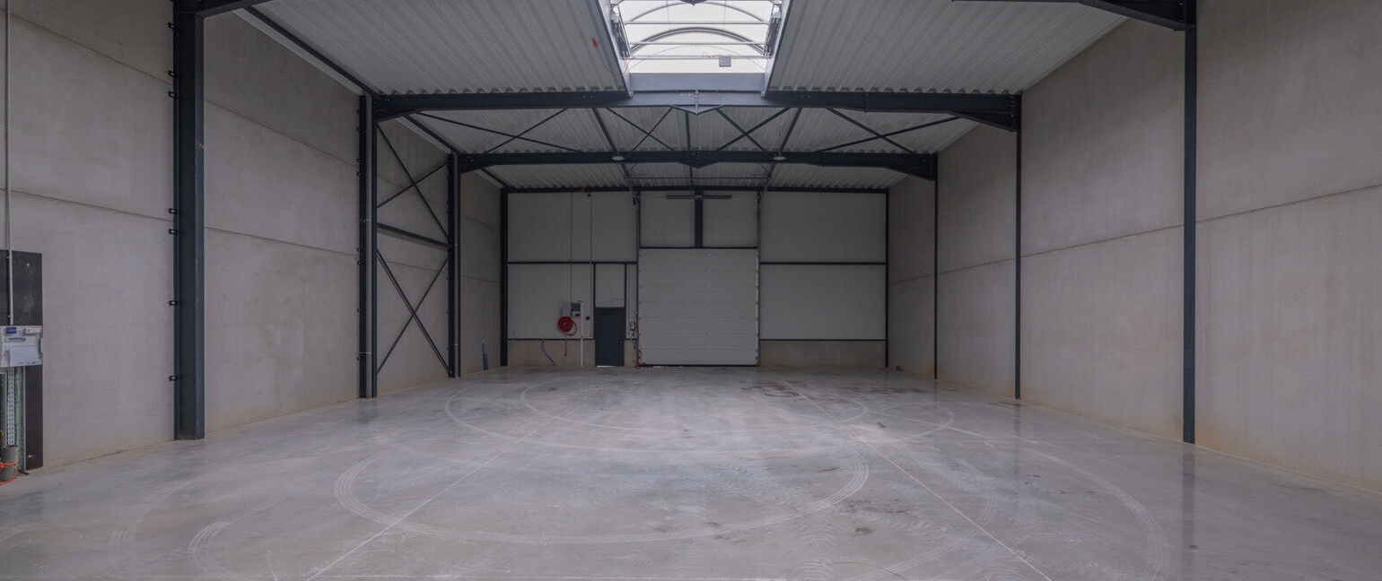 Industrieel gebouw te koop in Maaseik