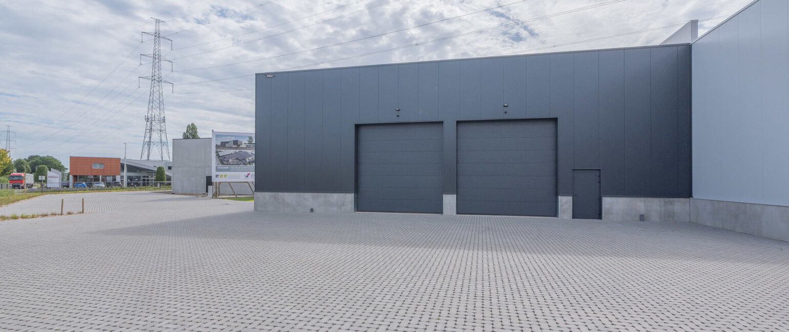 Industrieel gebouw te koop in Maaseik
