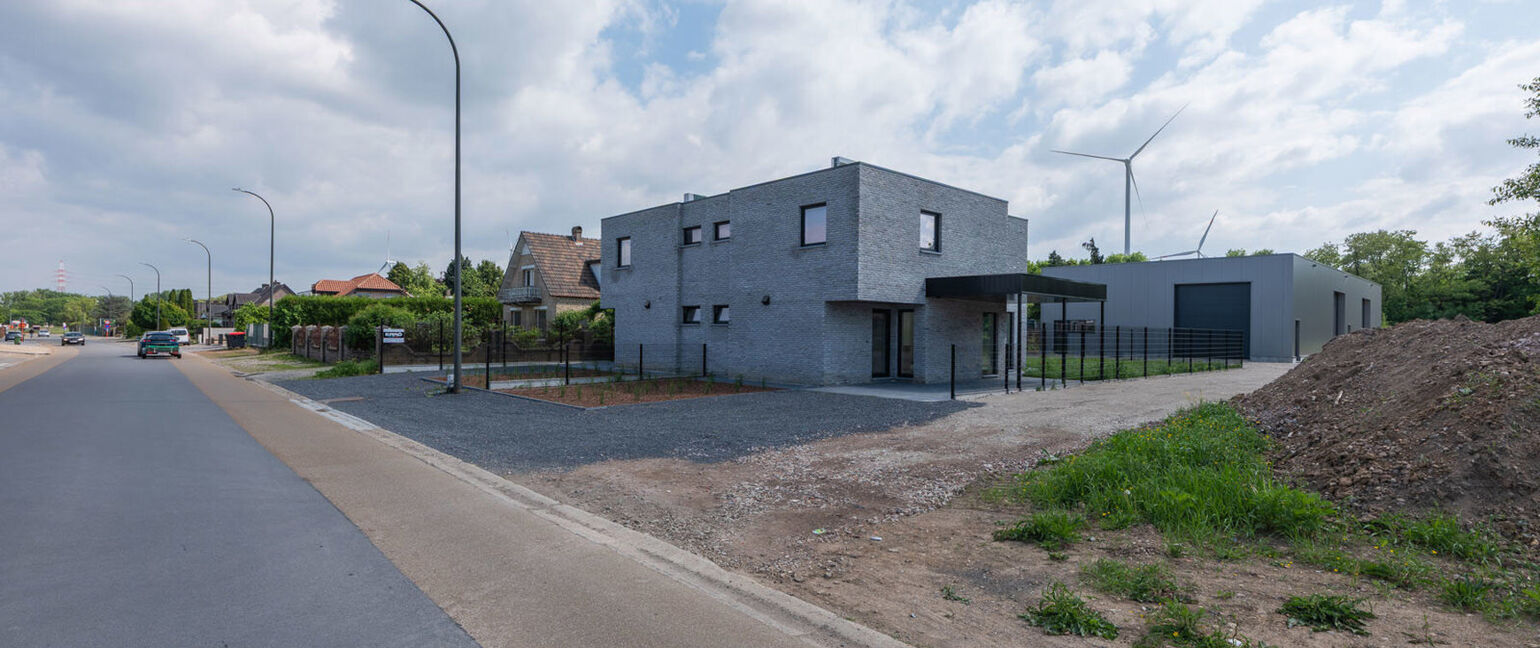 Industrieel gebouw te koop in Maasmechelen