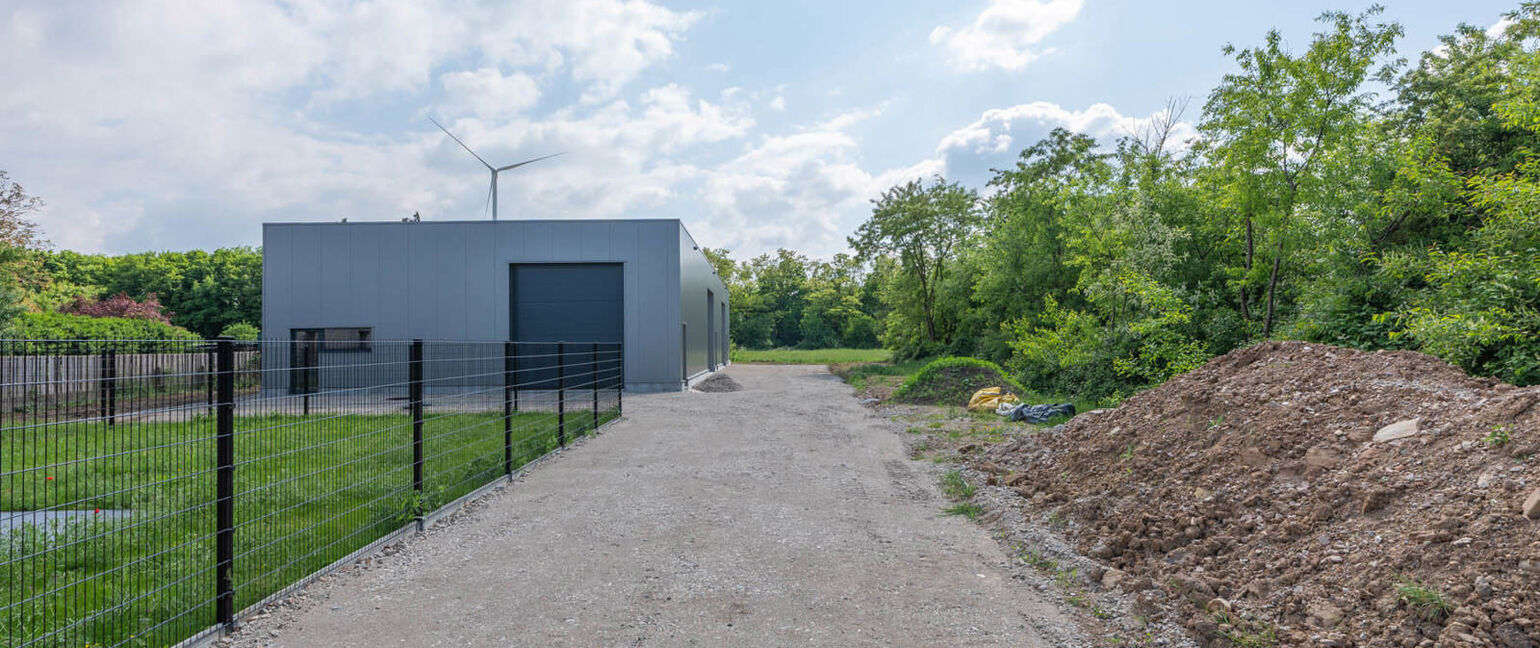 Industrieel gebouw te koop in Maasmechelen