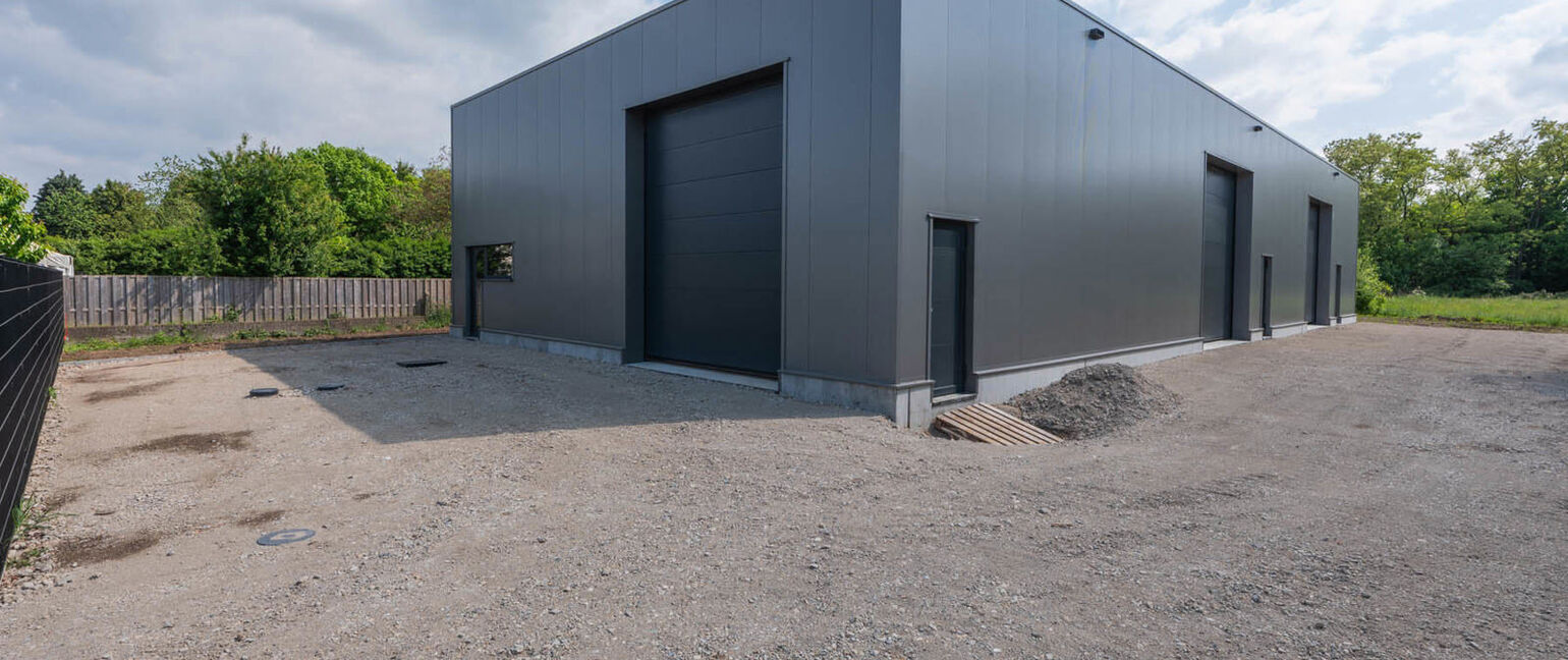 Industrieel gebouw te koop in Maasmechelen
